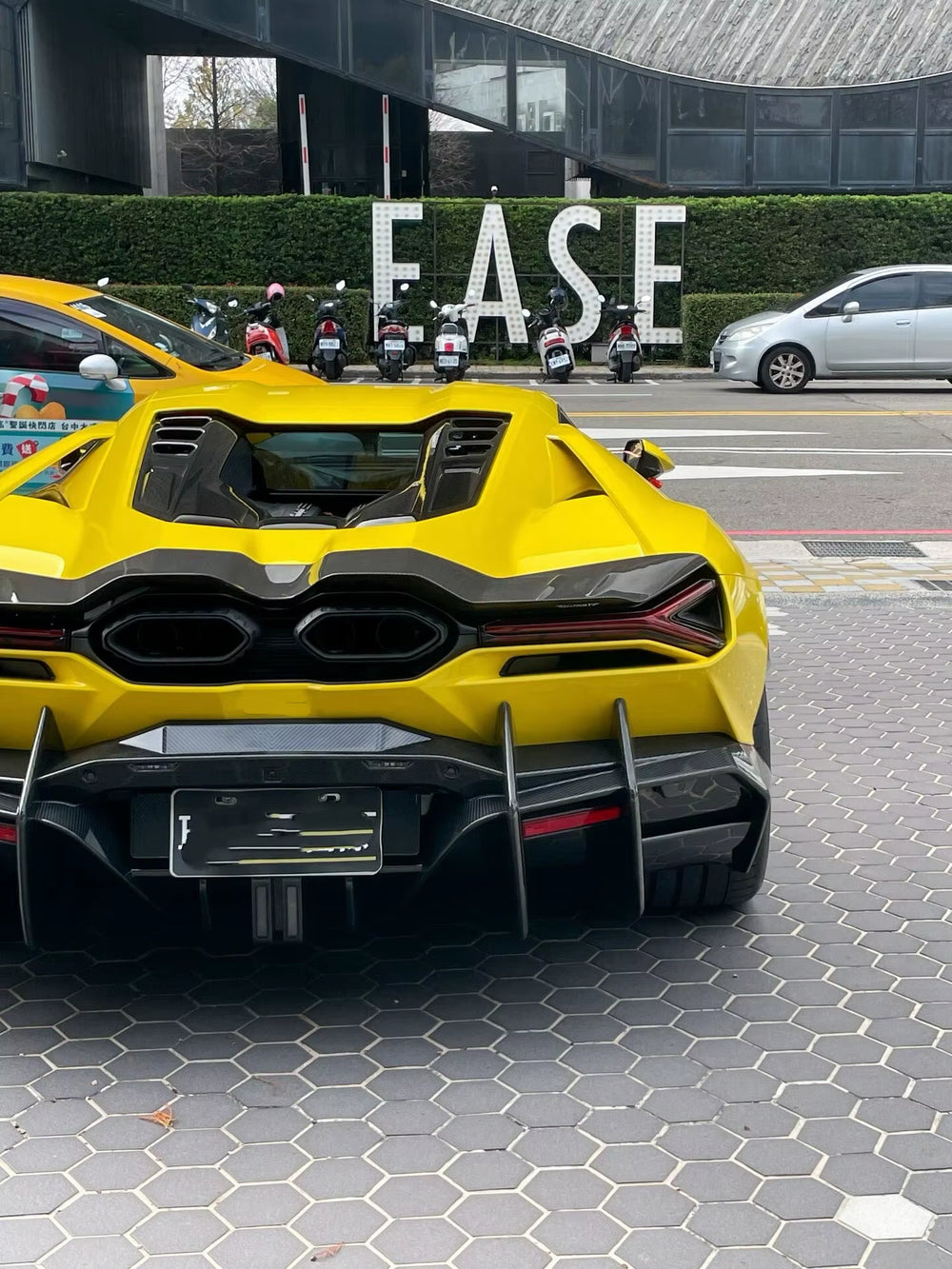 Revueltobody Kit for Lamborghini Revuelto Upgrade to MSY Style 2023 Dry Carbon Fiberfront Lip Side Skirt Rear Diffuser Spoiler