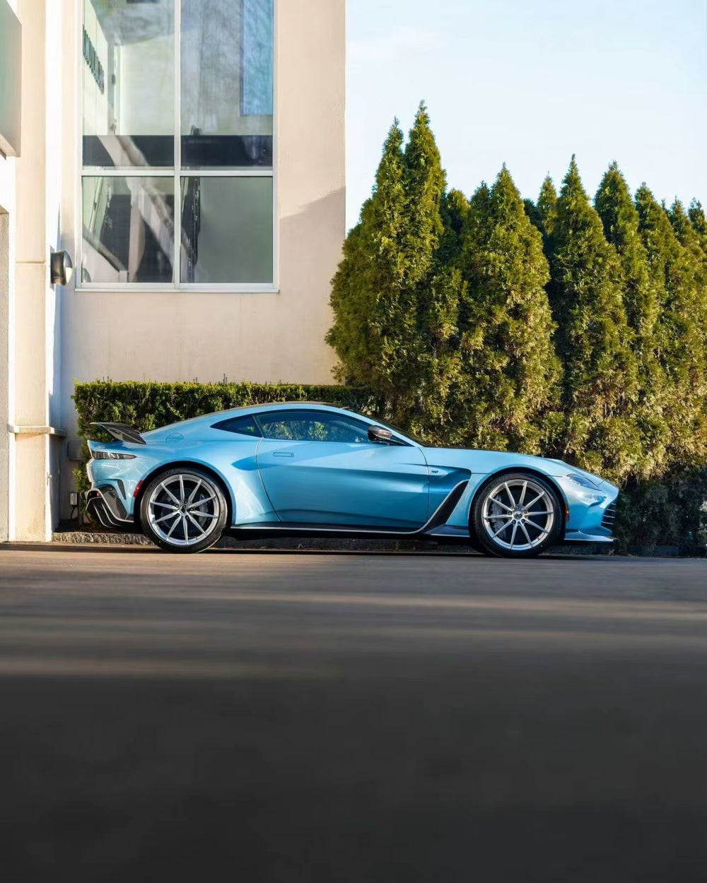 High Quality Car Bumper Dry Carbon Fiber Body Kit for Aston Martin Vantage V12 Carbon Fiber Bumper Side Skirts Diffuser Hood