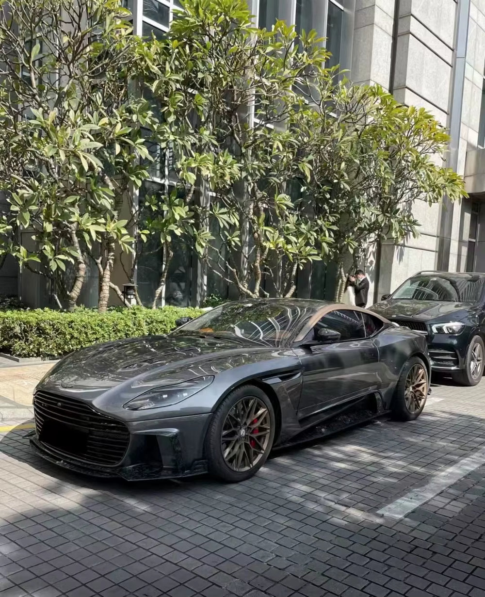 Auto Parts for Aston Martin DB11 Carbon Fiber Body Kit DB11 Msy Style Front Rear Bumper Body Kit