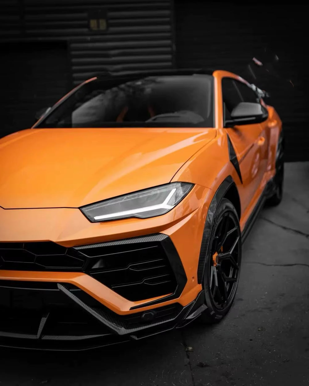 High-Quality Carbon Fiber for Lamborghini Urus Upgrade Top Style Body Kit Front Lip Side Skirt Rear Diffuser Spoiler