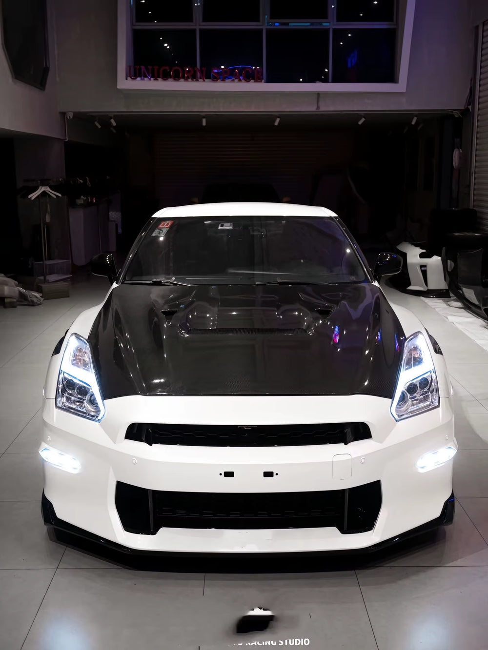 TCP Style of Pp Material Is Used for Nissan Gtr 35 2024 Front and Rear Bumper Diffuser Spoiler Hood Body Kit.
