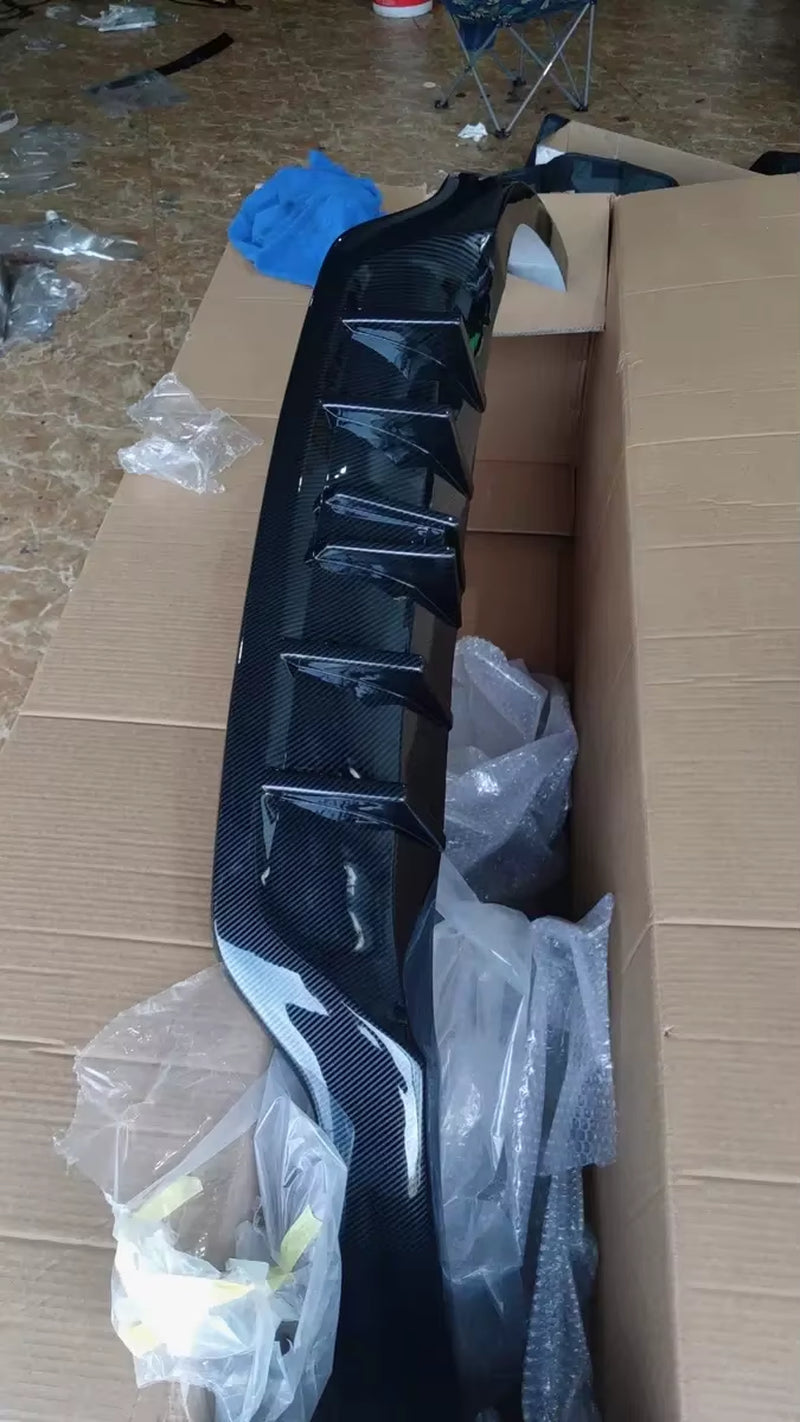 Carbon Fiber Pattern Style Body Kit for Maserati Granturismo Bumper Spoiler with Lamp Rear Diffuser