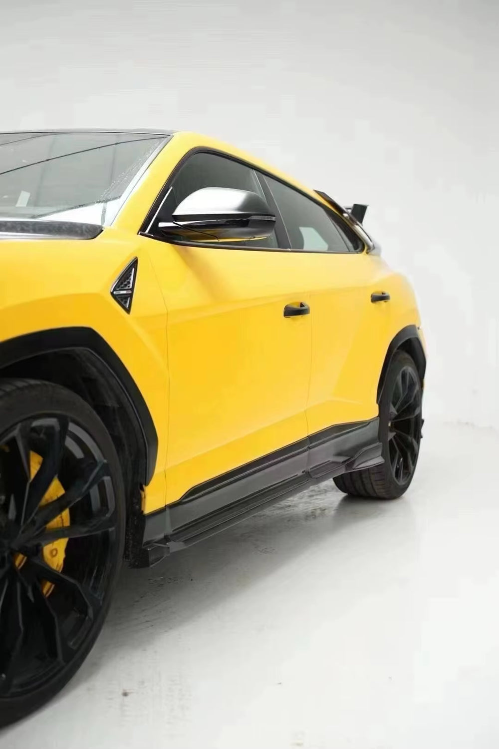 Upgrade TOP Style Dry Carbon Fiber Body Kit for Lamborghin URUS Front Lip Rear Diffuser Side Skirts Rear Spoiler Hood