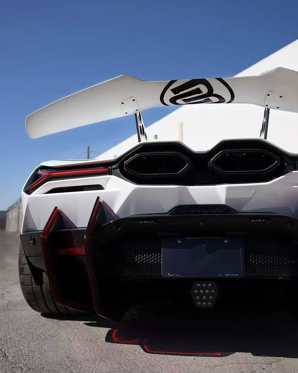DK Style Dry Carbon Fiber Body Kit for Lamborghini Revuelto Dry Carbon Fiber Front Lip Skirt Rear Diffuser Spoiler Hood Body Kit