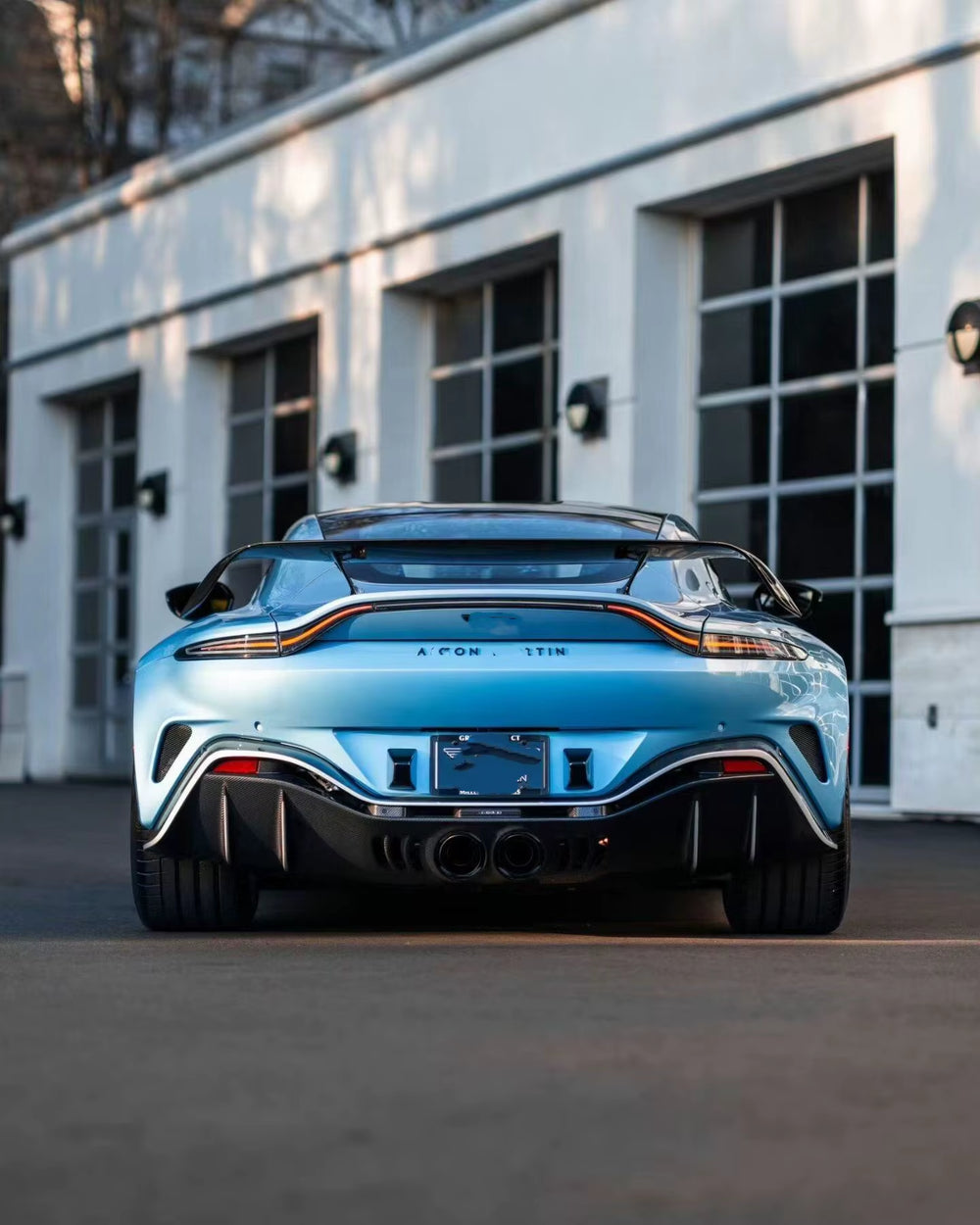 High Quality Car Bumper Dry Carbon Fiber Body Kit for Aston Martin Vantage V12 Carbon Fiber Bumper Side Skirts Diffuser Hood