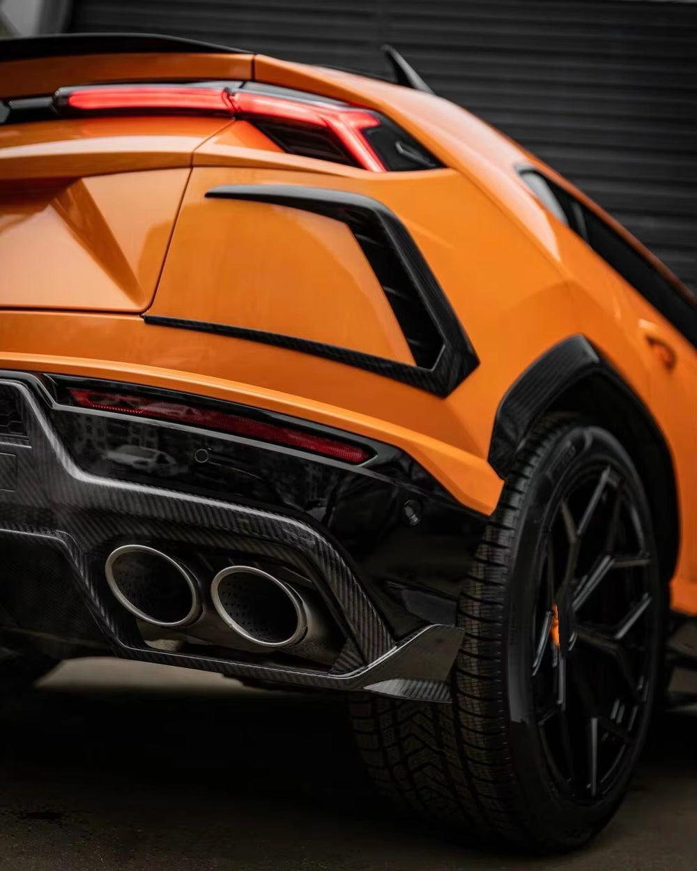 For Lamborghini Urus Body Kit Upgrade Carbon Fiber Top Style Front Lip Side Skirt Rear Diffuser Spoiler Car Parts