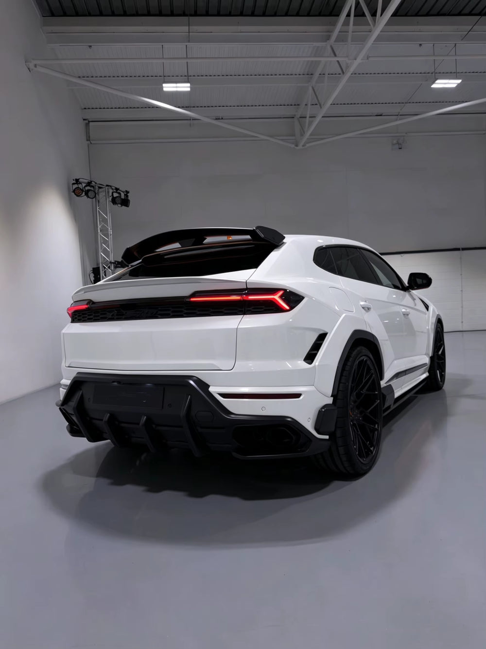 For Lamborghini Urus SE Upgrade U-Style Dry Carbon Fiber Kit Front Lip Side Skirts Rear Diffuser Spoiler Hood