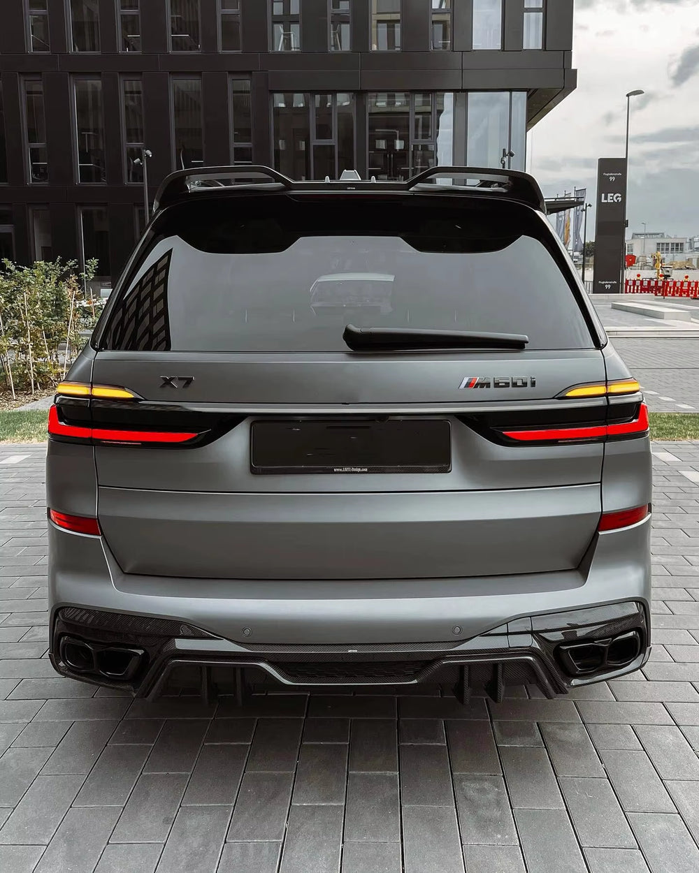 Ld Style Body Kit for BMW X7 G07 Carbon Fiber Front Lip Skirt Diffuser Spoiler Hood Body Kit.