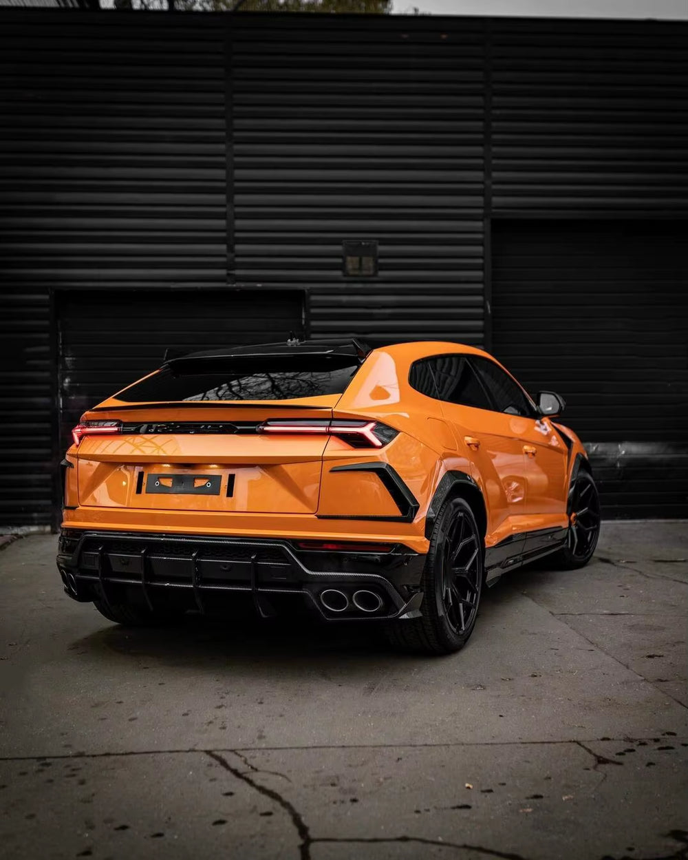 High-Quality Carbon Fiber for Lamborghini Urus Upgrade Top Style Body Kit Front Lip Side Skirt Rear Diffuser Spoiler