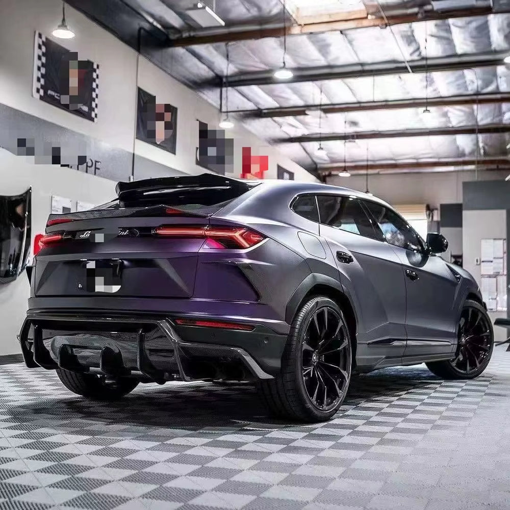 V Style Dry Carbon Fiber Wide Body Kit for Lamborghini Urus Carbon Fiber Body Kit Urus Front Lip Diffuser Spoiler Hood Wide-Body