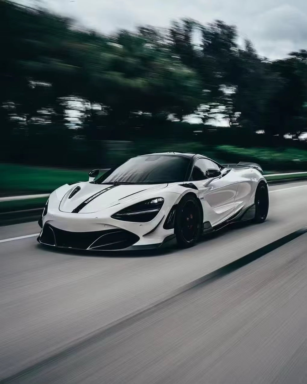 High-Quality Dry Carbon Fiber Body Kit for Mclaren 720S Upgrade RYTF Style Front Lip Side Skirts Rear Diffuser Fenders Hood