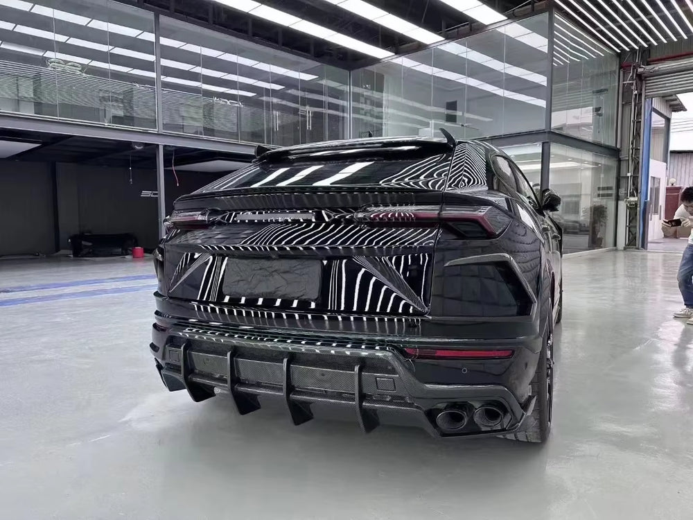 Top Style Carbon Fiber Body Kit for Lamborghini Urus Front Bumper Rear Bumper Hood Side Skirts Spoiler