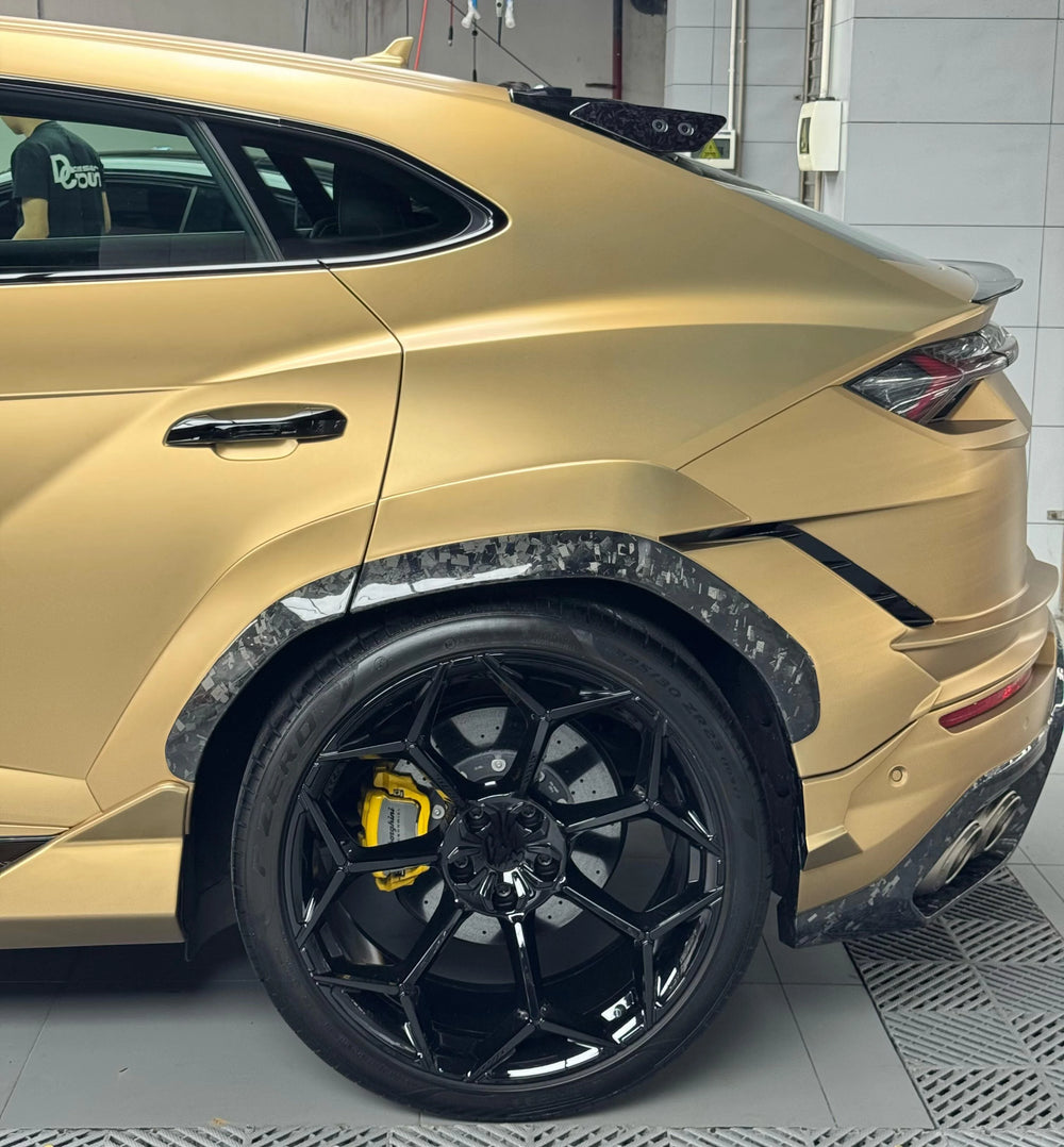 1016 Style High Quality Carbon Fiber Body Kit for Lamborghini URUS S Front Lip Rear Diffuser Side Skirts Hood Bodykit