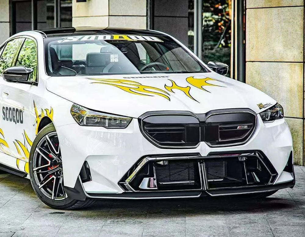 Kit im Stil M Performance aus Carbon für BMW M5 G90 2025