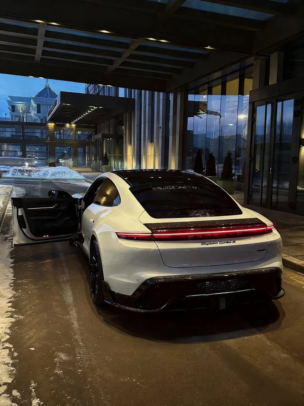 Karosserie-Kit aus Schmiedecarbon für Porsche Taycan