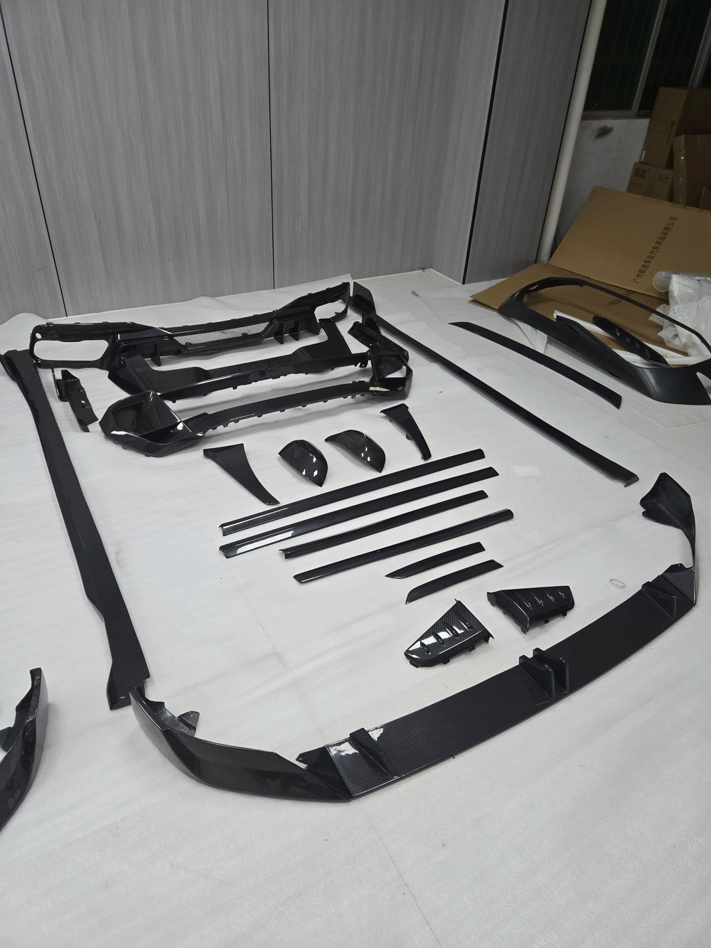 Kit de carrocería en fibra de carbono para BMW X7 G07, con labio, taloneras, difusor, alerón y capó