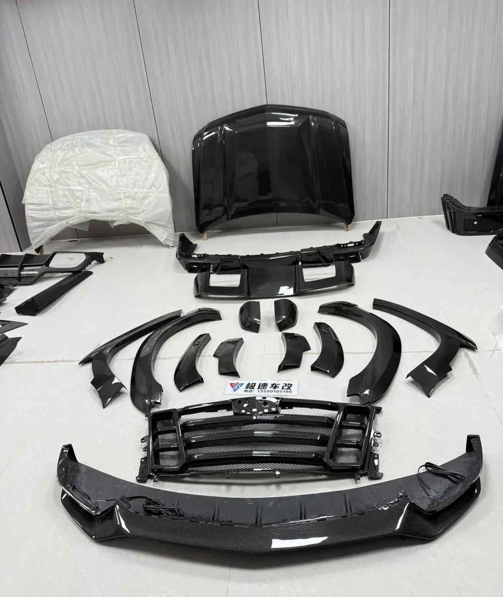 Kit carrozzeria allargata in fibra di carbonio per Cadillac Escalade, con lip, diffusore, alettone e griglia del cofano