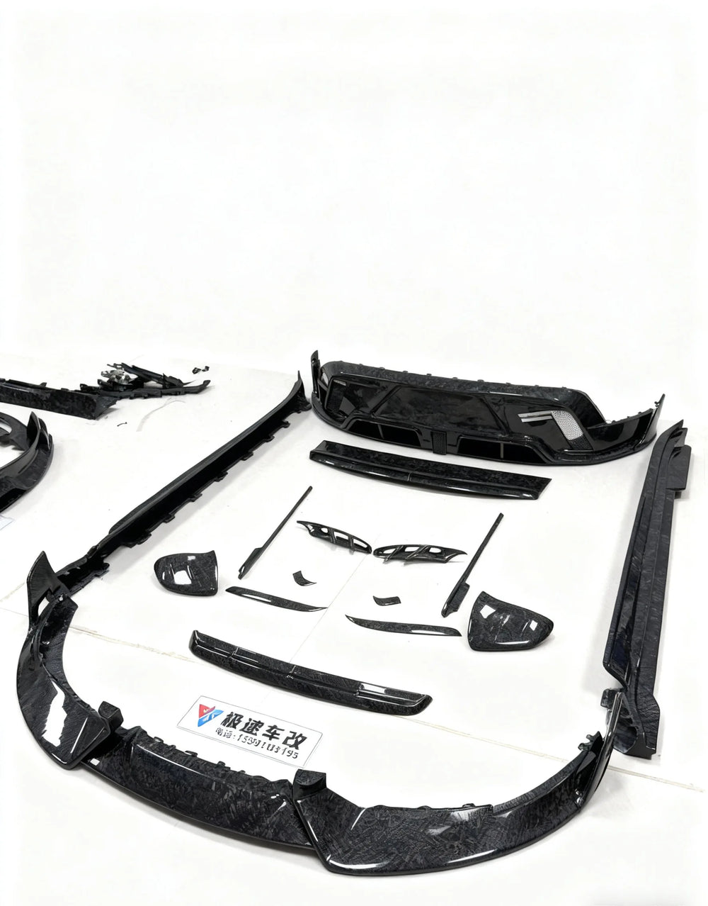 Karosserie-Kit aus Schmiedecarbon für Porsche Taycan