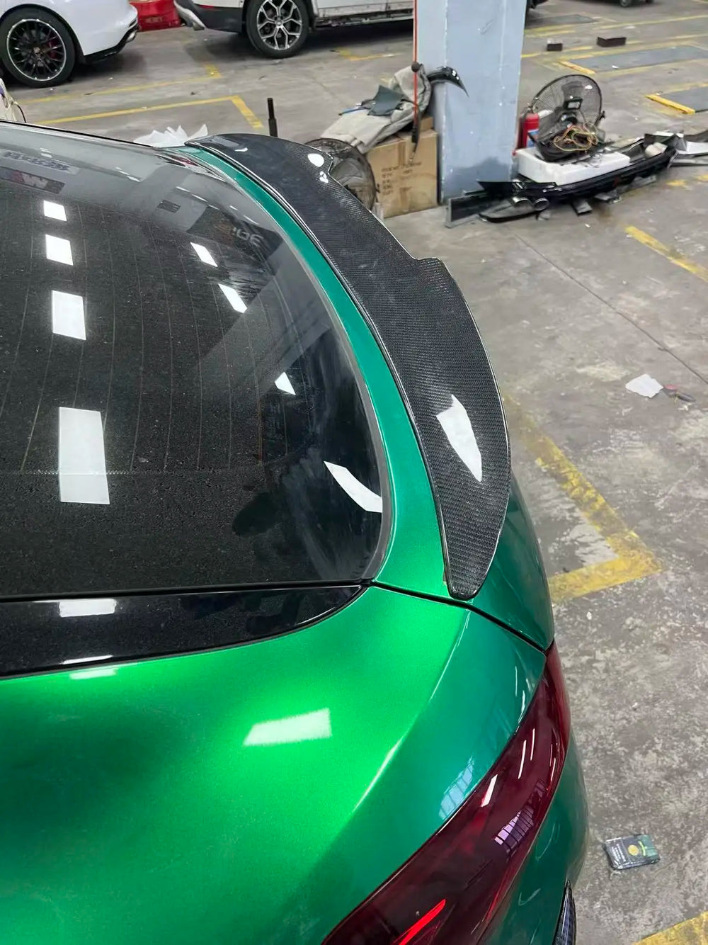 Karosserie-Kit aus Carbon für BMW X6 M F96, mit Lippe, Seitenschwellern, Diffusor, Heckspoiler und Motorhaube