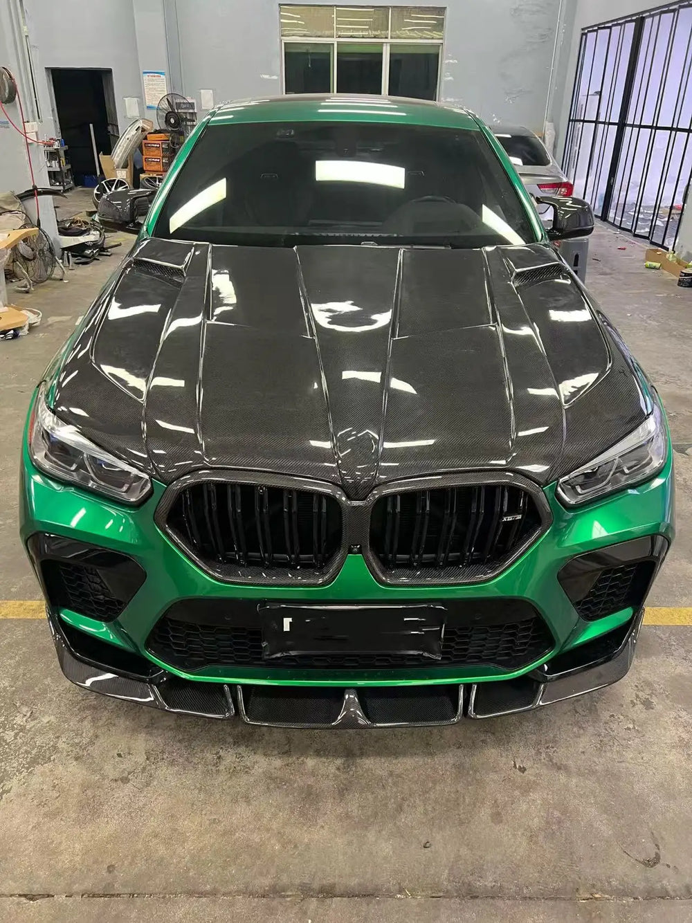 Karosserie-Kit aus Carbon für BMW X6 M F96, mit Lippe, Seitenschwellern, Diffusor, Heckspoiler und Motorhaube