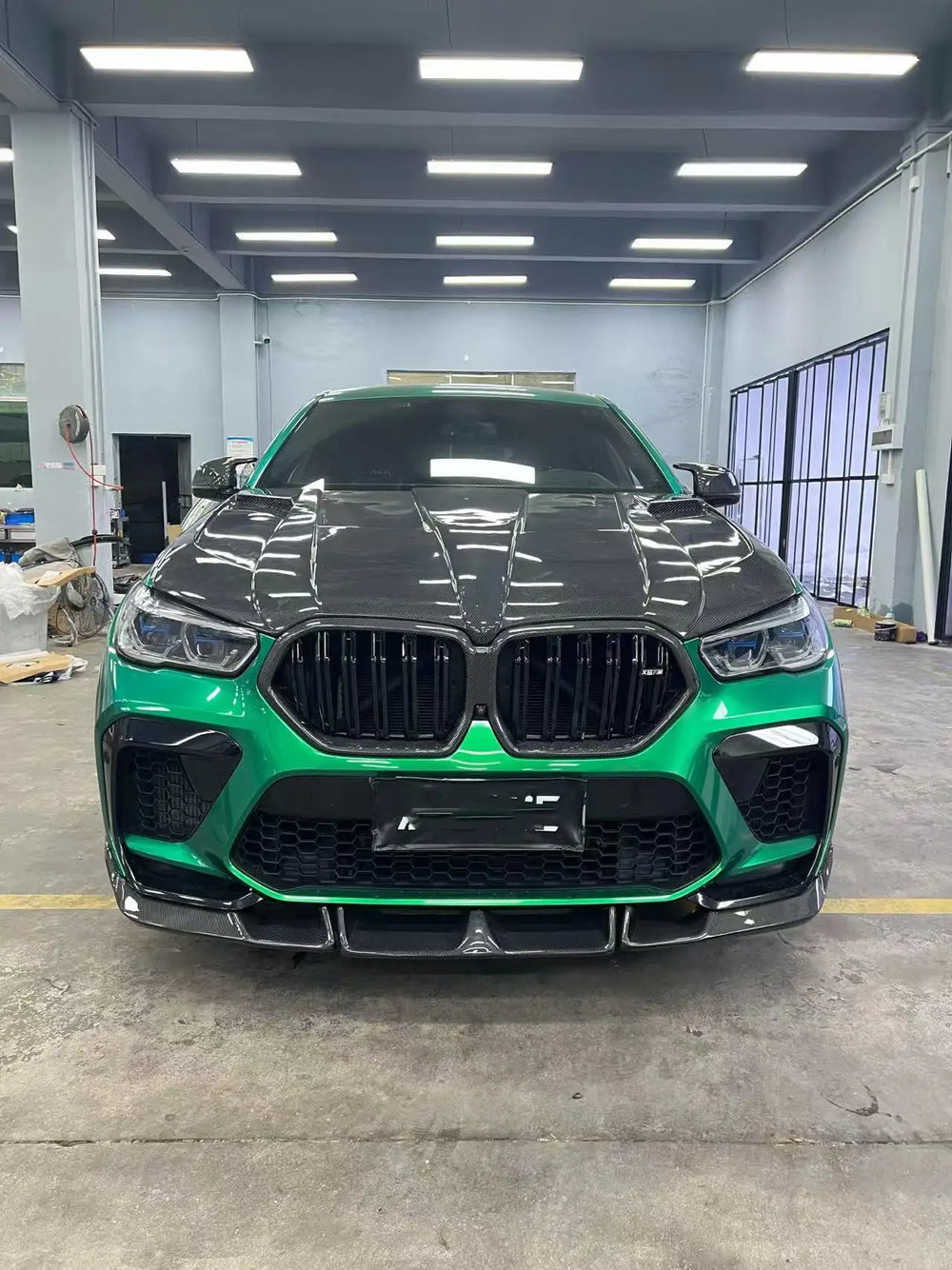 Karosserie-Kit aus Carbon für BMW X6 M F96, mit Lippe, Seitenschwellern, Diffusor, Heckspoiler und Motorhaube