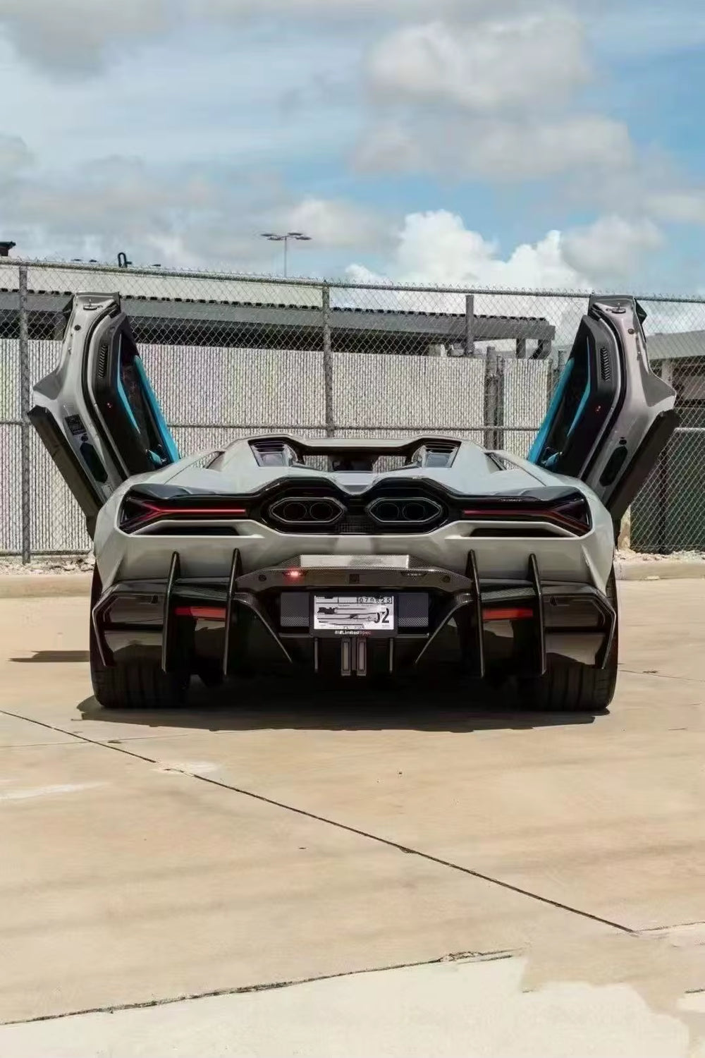 High Quality Dry Carbon Fiber MSY Style Body Kit for Lamborghini Revuelto Front Lip Skirt Rear Diffuser Spoiler Hood