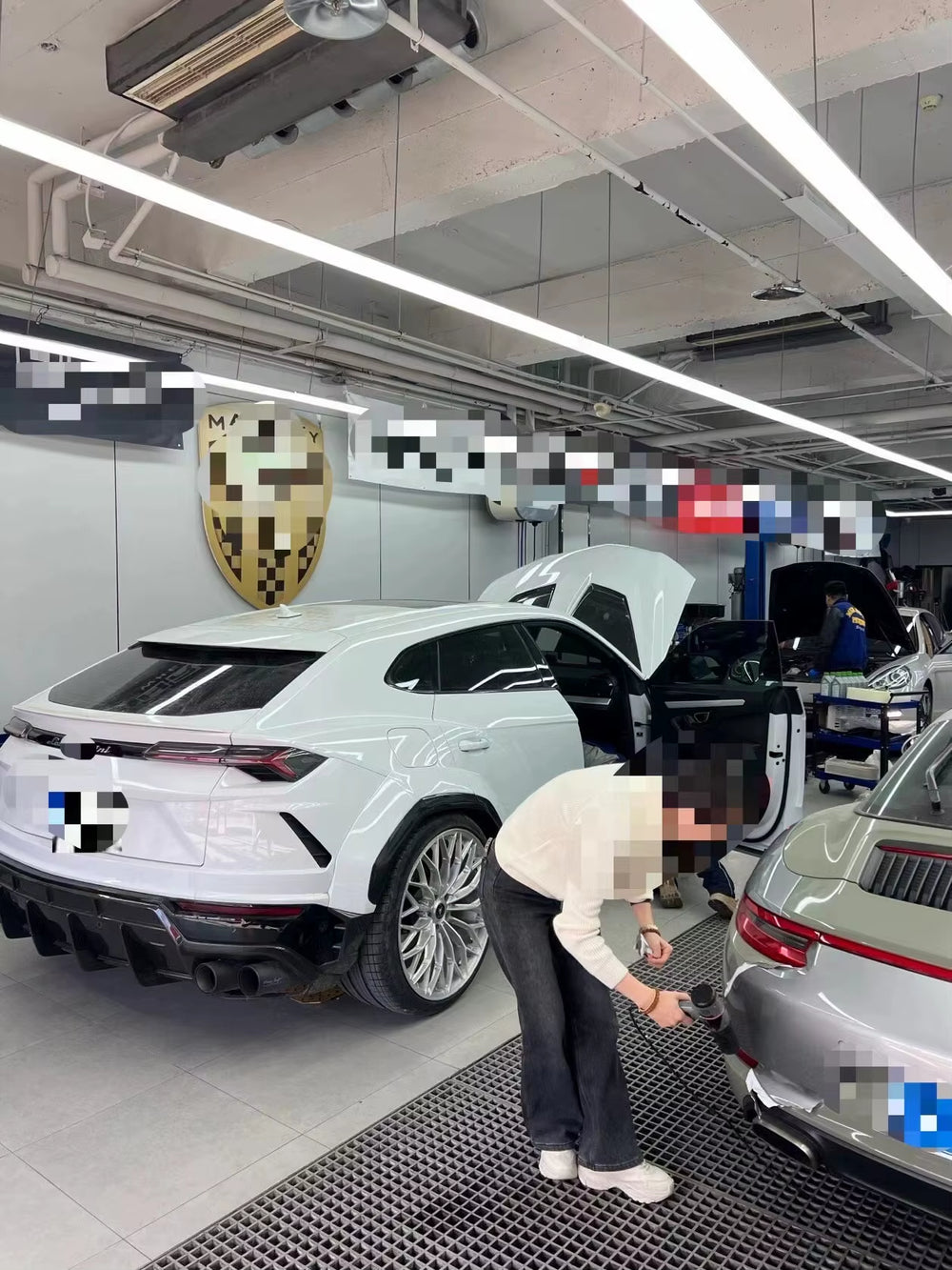 1016 Style Wide Body Kit for Lamborghini Urus Carbon Fiber Front Lip Diffuser Spoiler Hood Wide-Body Bumper