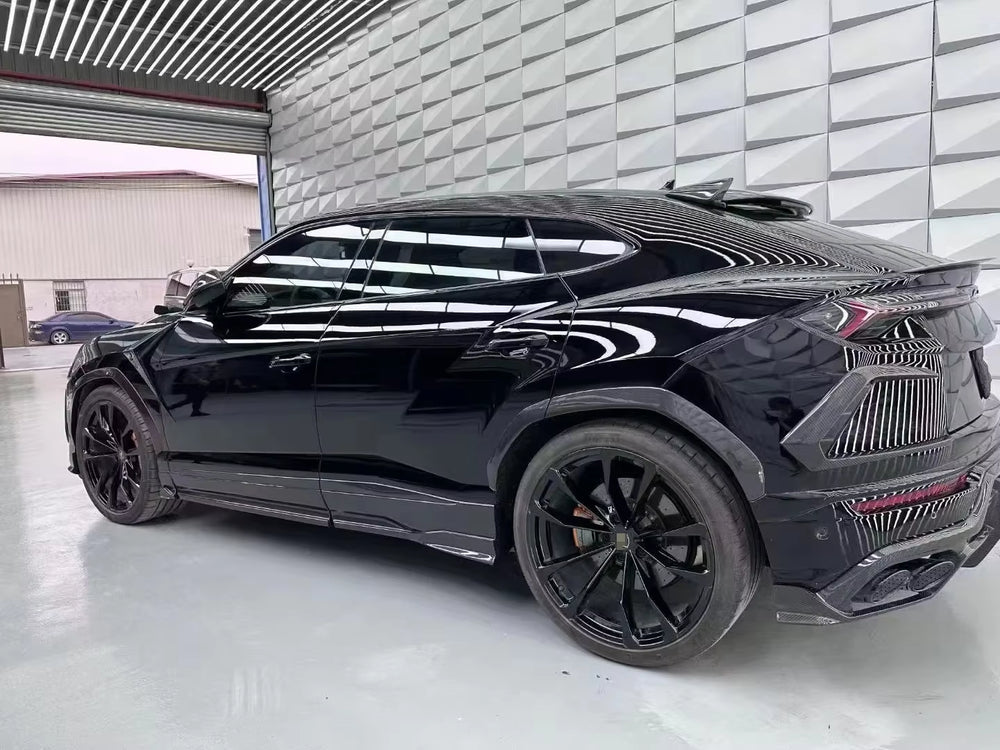 Top Style Carbon Fiber Body Kit for Lamborghini Urus Front Bumper Rear Bumper Hood Side Skirts Spoiler