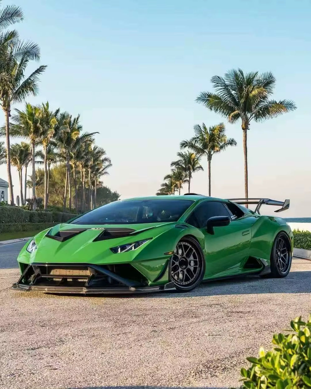 High Quality Dry Carbon Fiber V-Style Body Kit for Lamborghini STO Front Lip Skirt Rear Diffuser Spoiler Hood Body Kit
