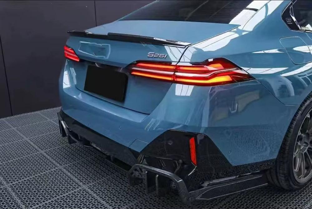 Mp Style Carbon Fiber Body Kit for BMW 5 Series G60 2024+ Carbon Fiber Front Lip Skirt Rear Diffuser Spoiler Mirror Housing