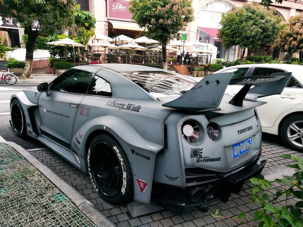 Wide Body Kit for Nissan GTR R35 Upgrade LB V3 Style Front Bumper Side Skirt Engine Hood Rear Bumper Spoiler
