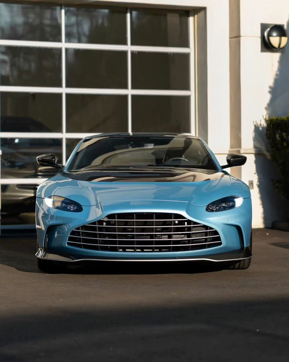 High Quality Car Bumper Dry Carbon Fiber Body Kit for Aston Martin Vantage V12 Carbon Fiber Bumper Side Skirts Diffuser Hood