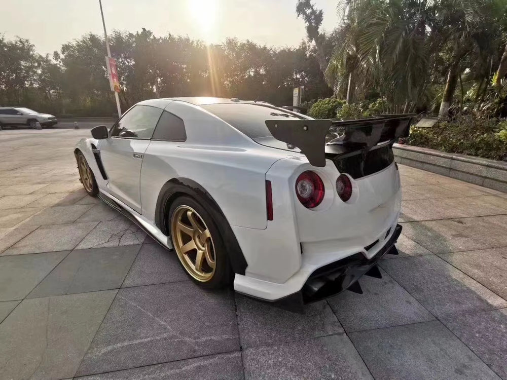 Var Style Front and Rear Bumpers Diffuser Spoiler Side Skirt Hood Carbon Fibre Body Kit Bumper for Nissan Gtr Gtr35 Bumper Body