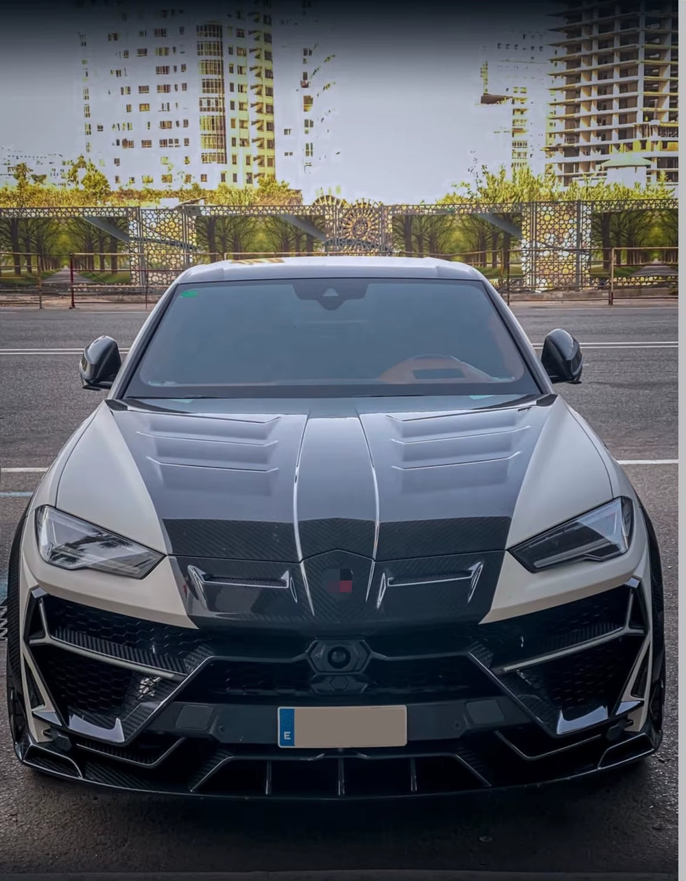 Ky-Style Dry Carbon Fiber Body Kit for Lamborghini Urus Car Bumper Front Lip Rear Diffuser Spoiler Hood Wide-Body Body Kit
